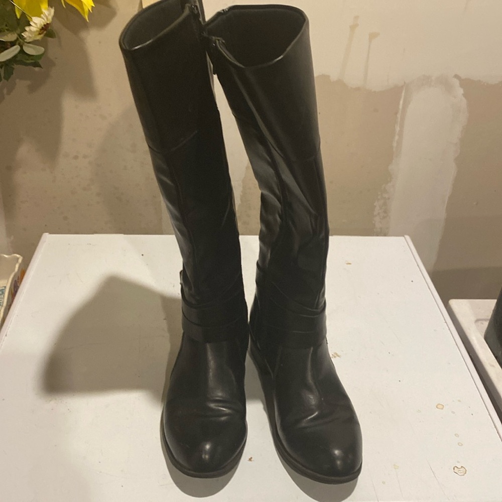 Women’s knee boots
